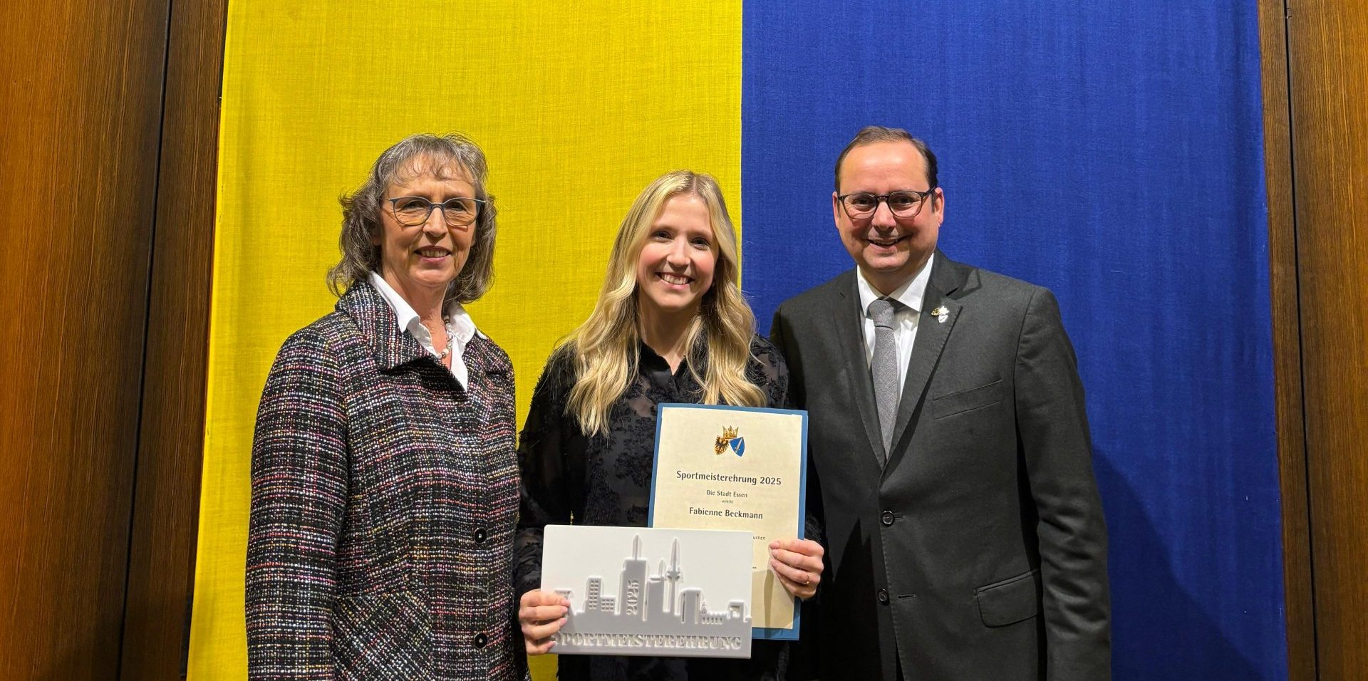 Du betrachtest gerade Rhönrad-Meisterin Fabienne Beckmann wird geehrt